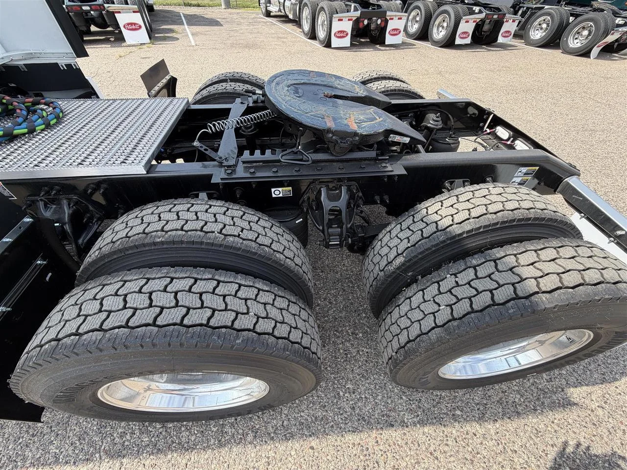 2027 Peterbilt 579 in Eau Claire, WI — photo 4