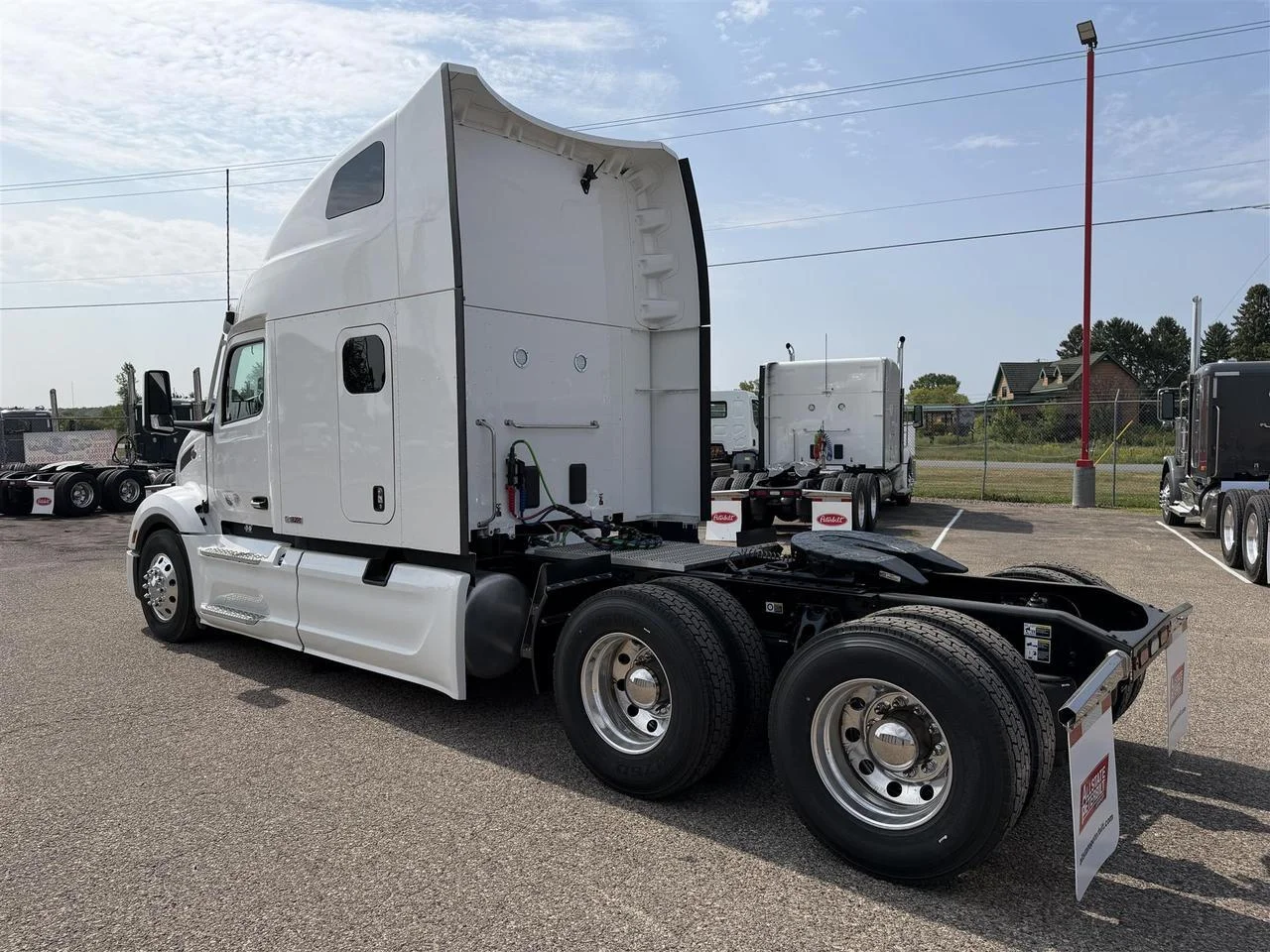 2027 Peterbilt 579 in Eau Claire, WI — photo 2