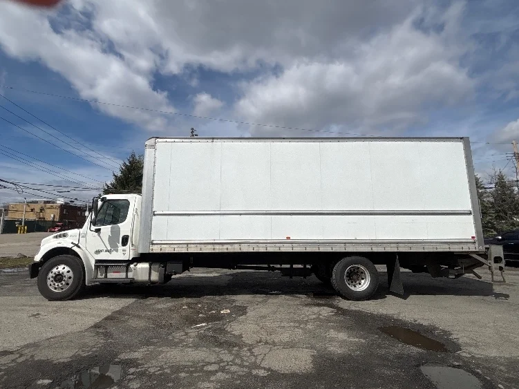 2019 Freightliner M2 106 - image 4