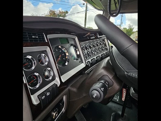 2027 Kenworth W900 in Tupelo, MS — photo 8