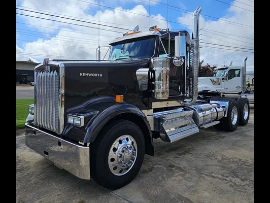 2027 Kenworth W900 in Tupelo, MS — photo 2