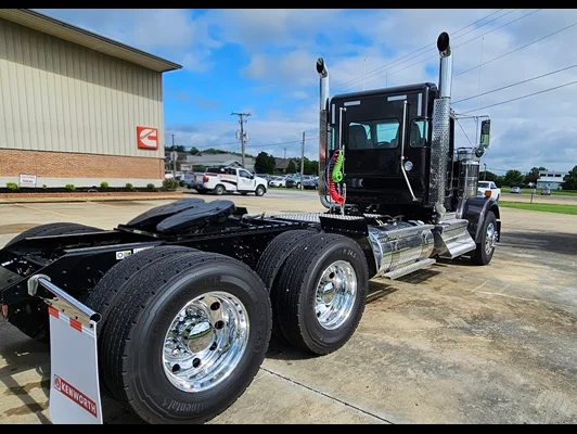 2027 Kenworth W900 in Tupelo, MS — photo 10