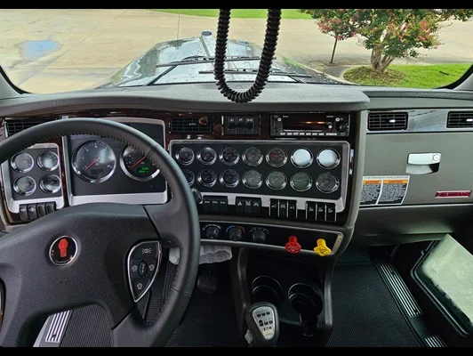 2027 Kenworth W900 in Tupelo, MS — photo 3