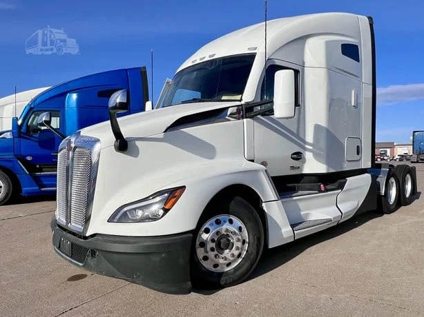 2023 Kenworth T680 in Location: Lithia Springs, GA — photo 3