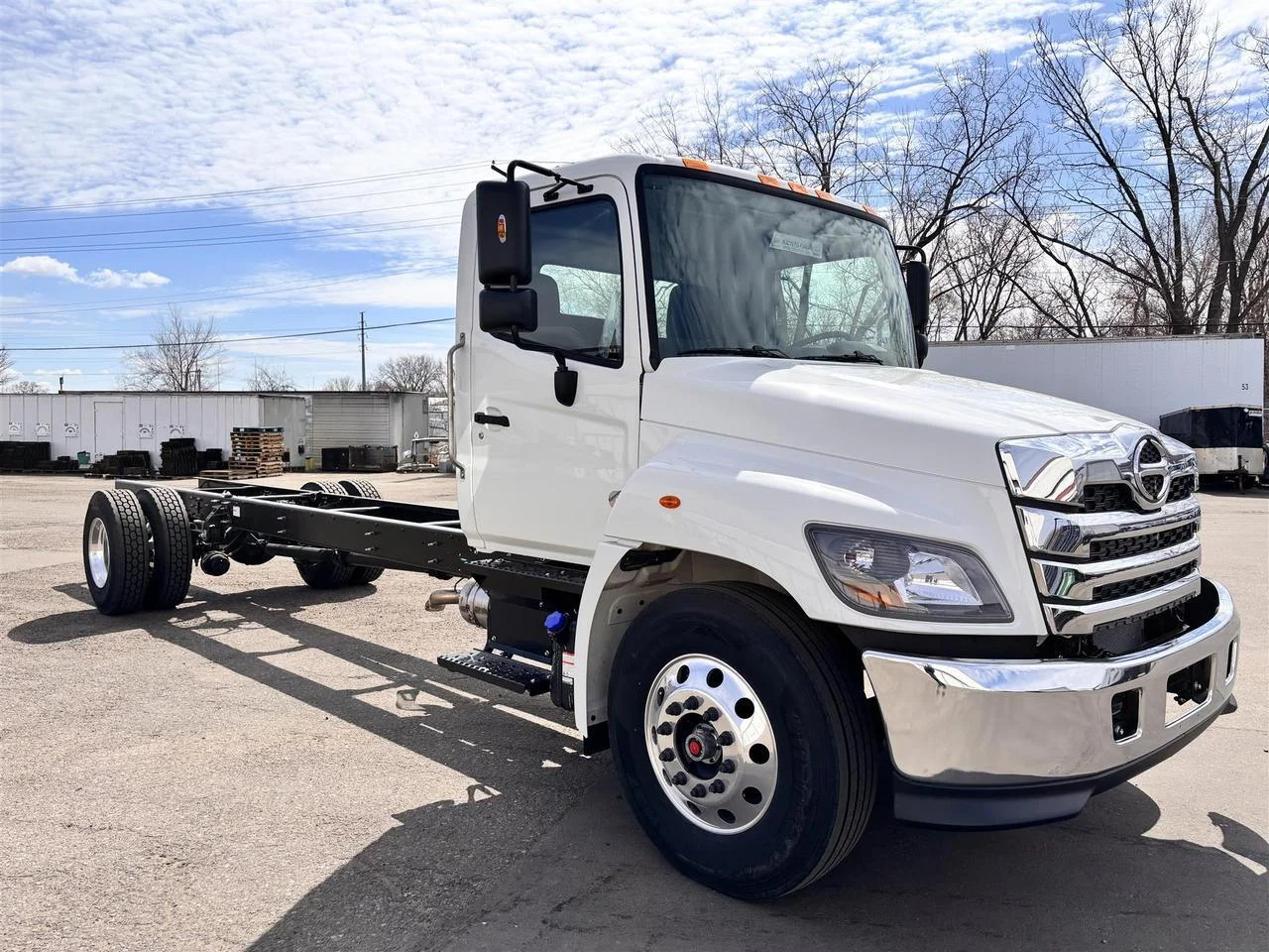 2026 Hino L6 - image 3