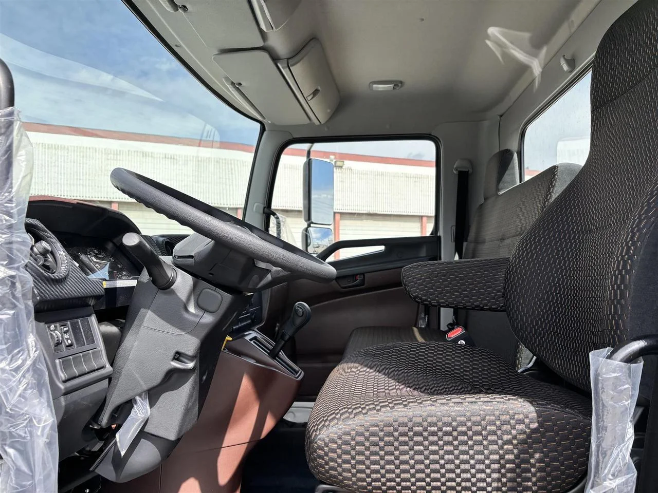 2026 Hino L6 - image 7