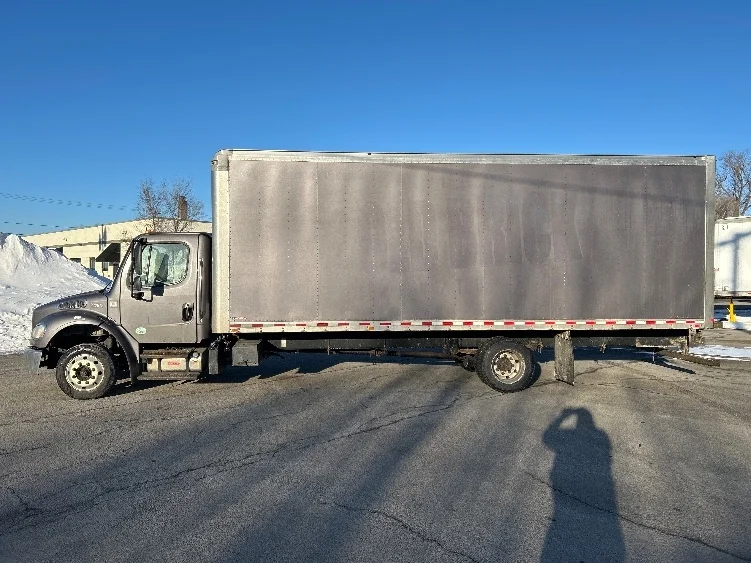 2019 Freightliner M2 106 - image 4