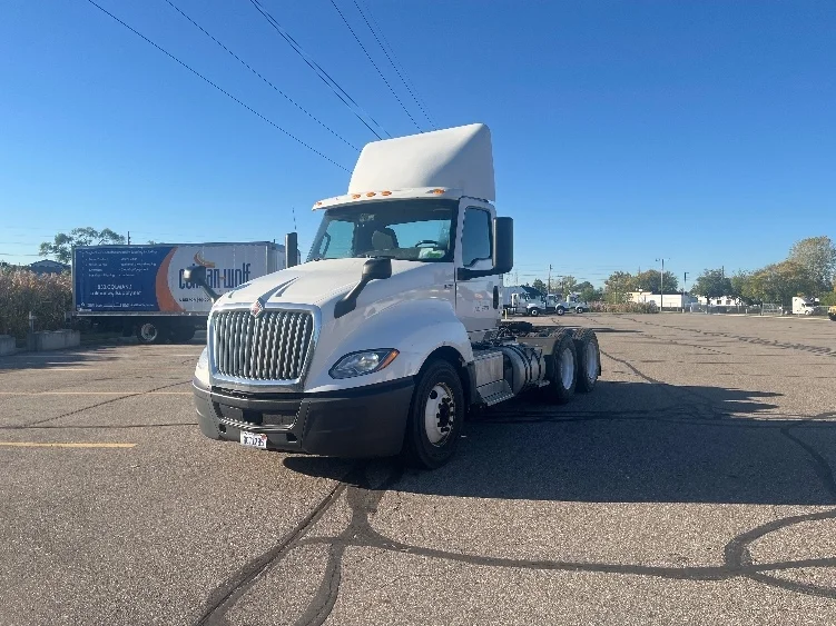 2019 International LT in Warren, MI — photo 3