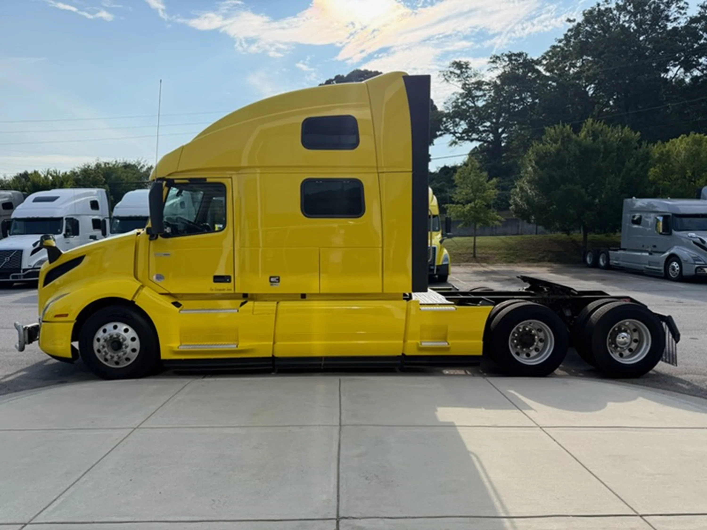 2022 Volvo VNL 860 in Guardian Atlanta — photo 6