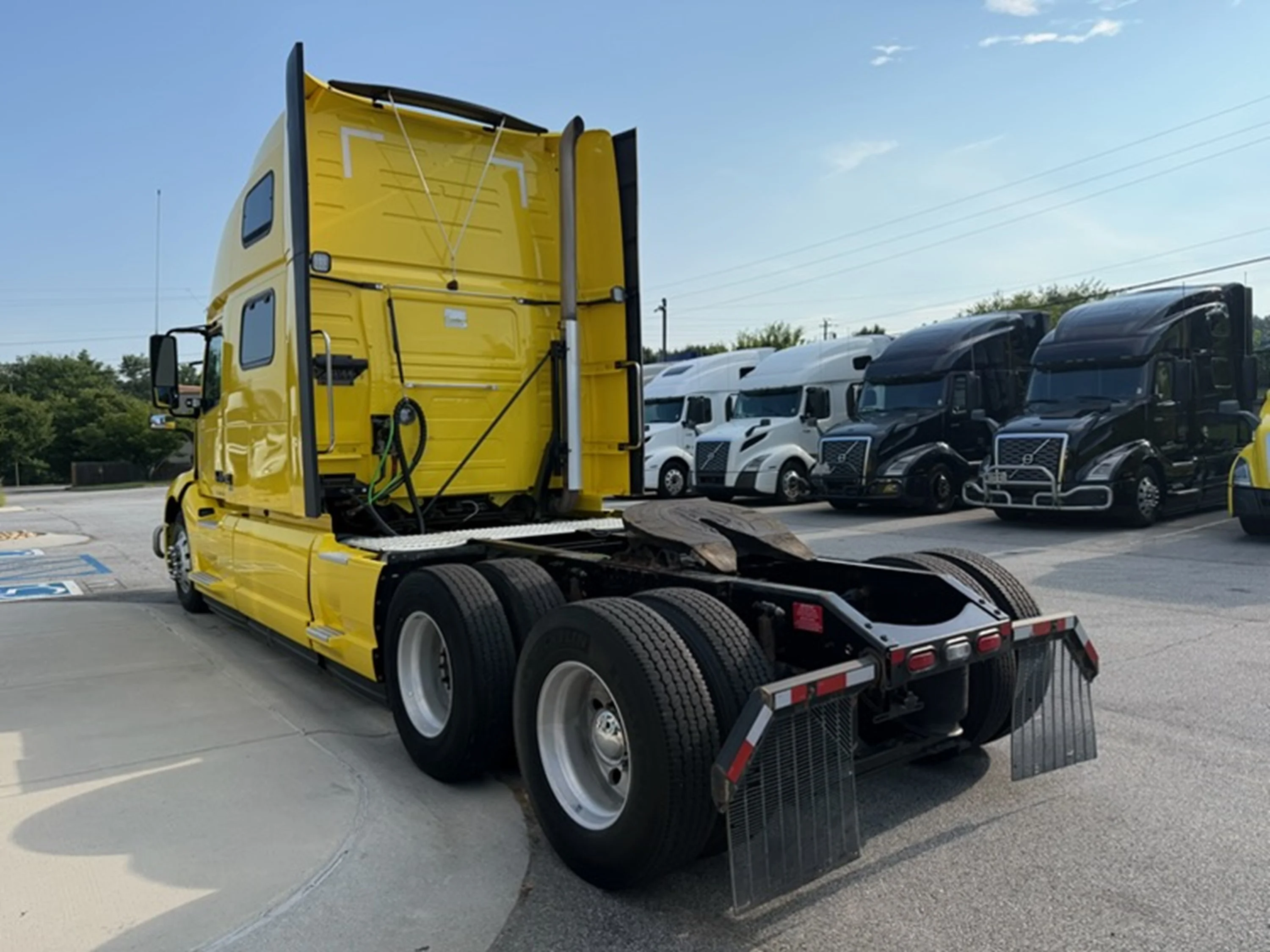 2022 Volvo VNL 860 in Guardian Atlanta — photo 5