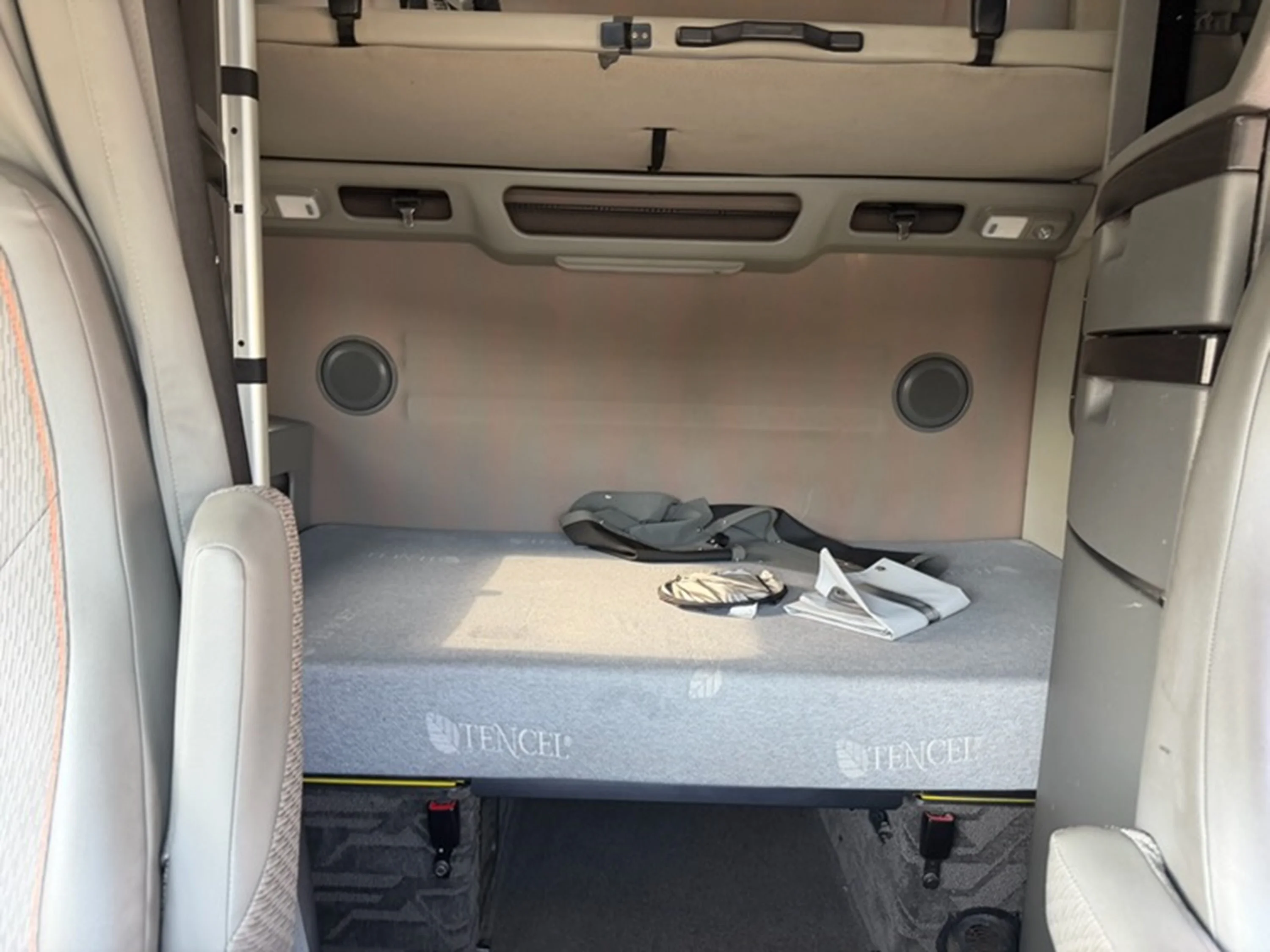 2022 Volvo VNL 860 in Guardian Atlanta — photo 11