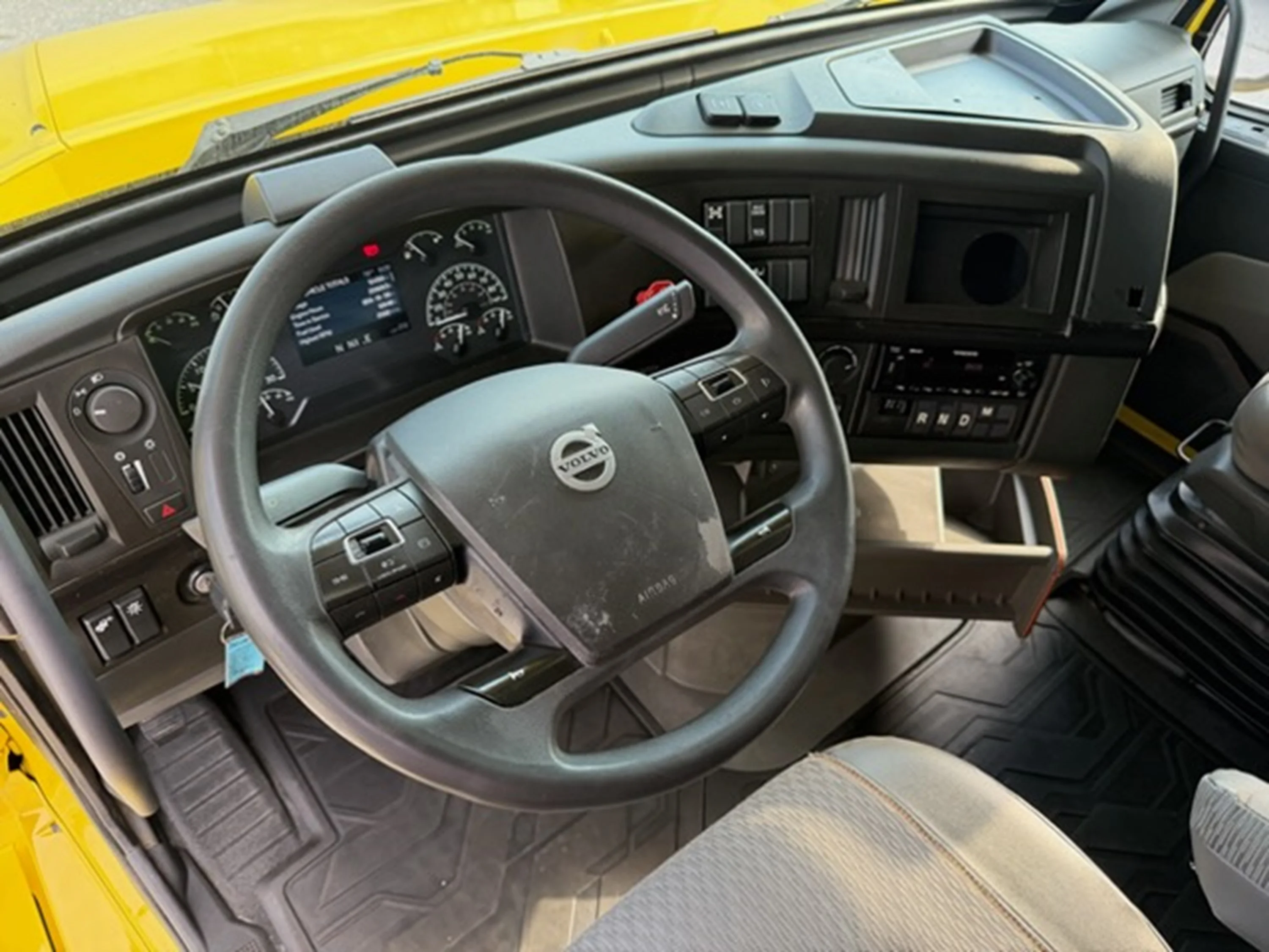 2022 Volvo VNL 860 in Guardian Atlanta — photo 9