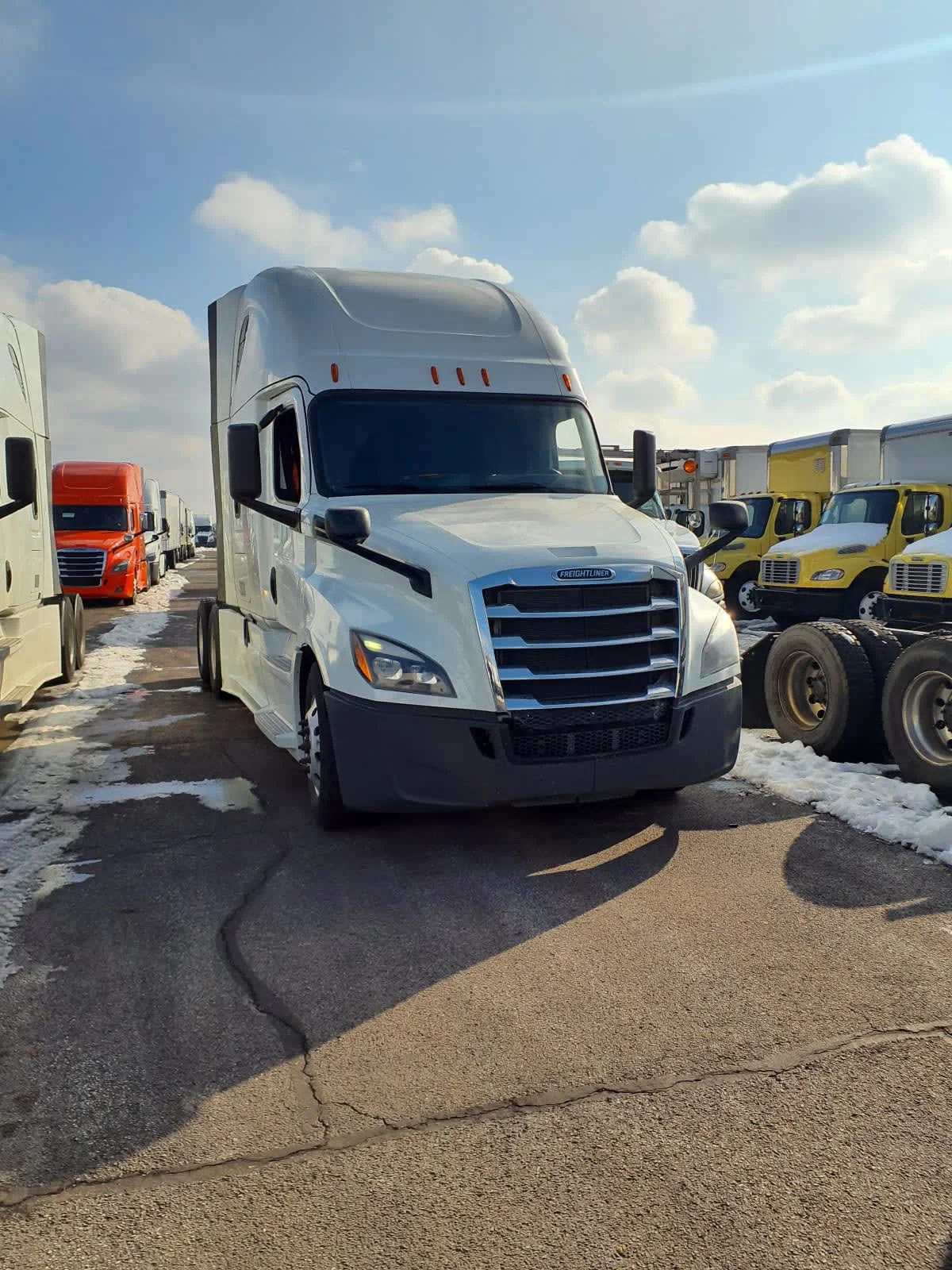 2020 Freightliner Cascadia - image 3