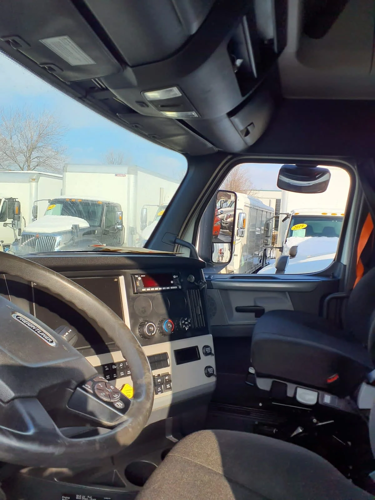 2020 Freightliner Cascadia - image 7