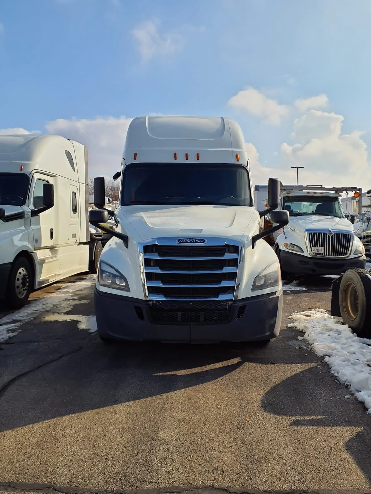 2020 Freightliner Cascadia - image 2