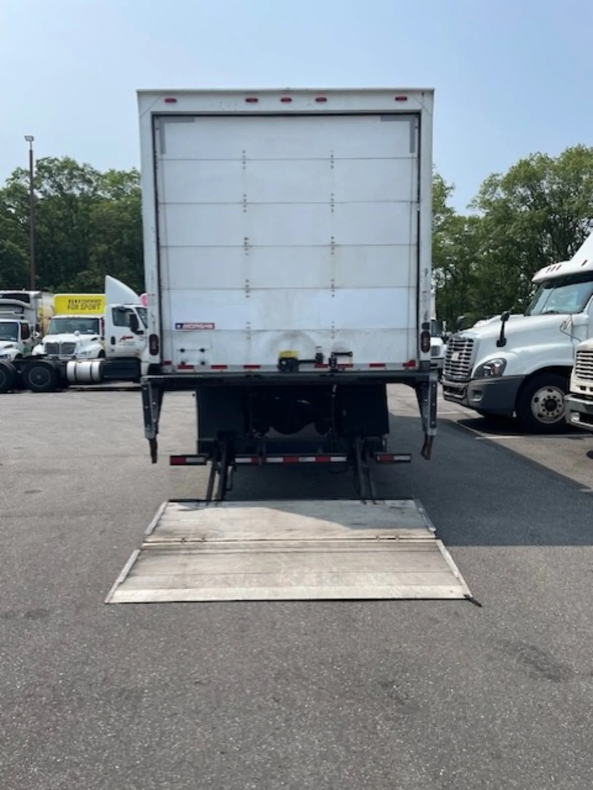 2018 Freightliner M2 106 - image 11