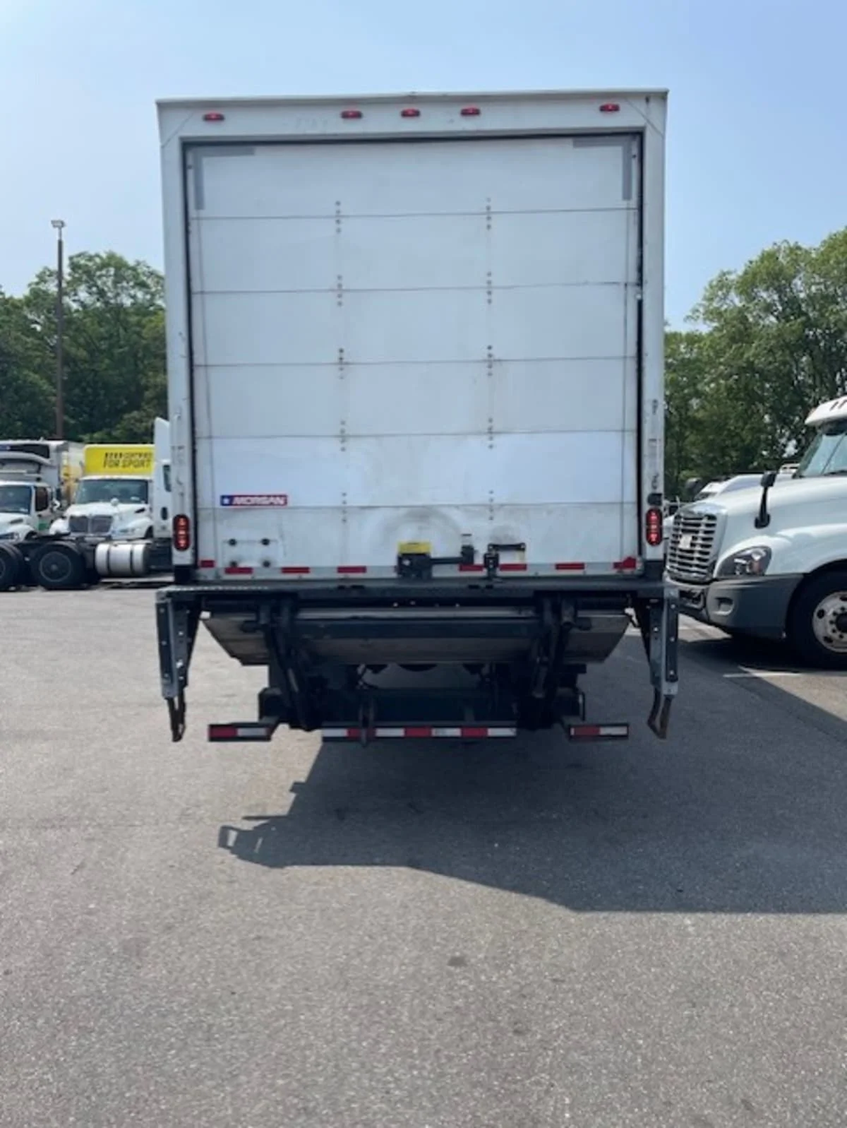 2018 Freightliner M2 106 - image 5