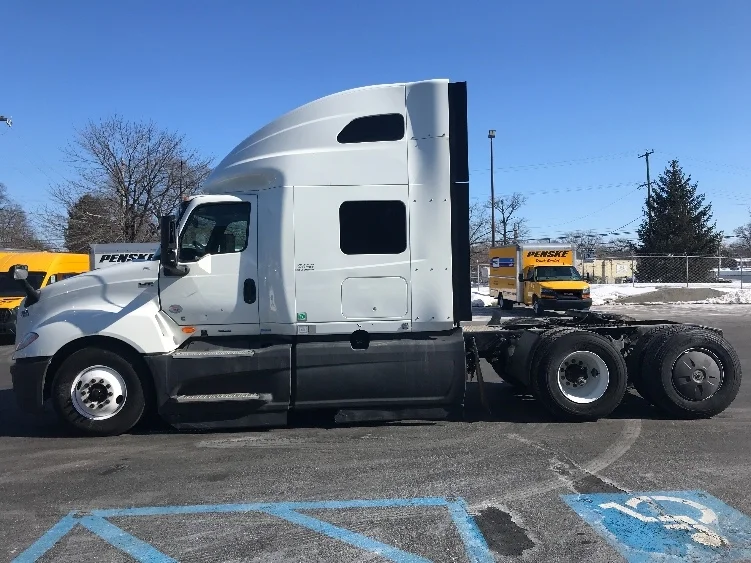 2023 International LT - image 4