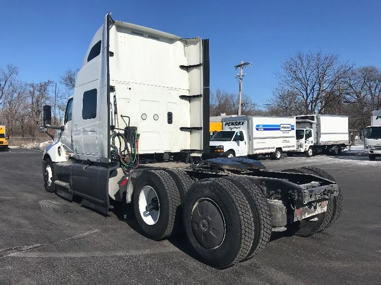 2023 International LT - image 5