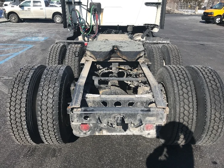 2023 International LT - image 6