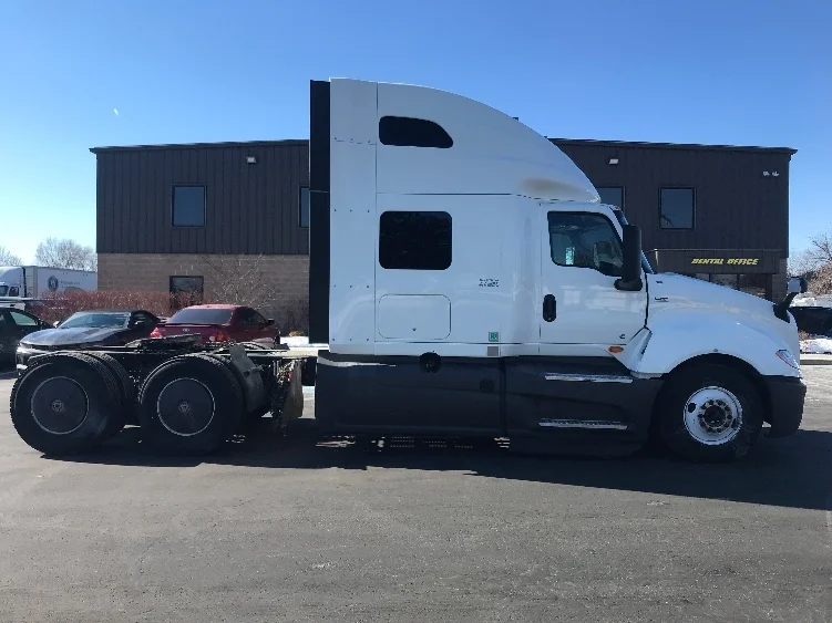 2023 International LT - image 8