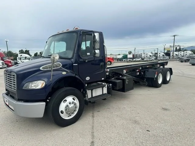 2016 Freightliner M2 106 — photo 13