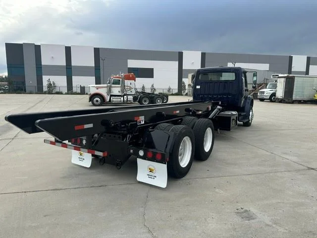 2016 Freightliner M2 106 — photo 15