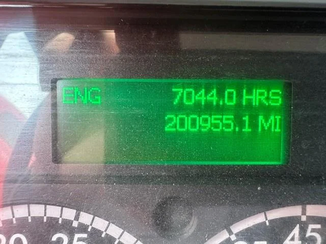 2016 Freightliner M2 106 — photo 12