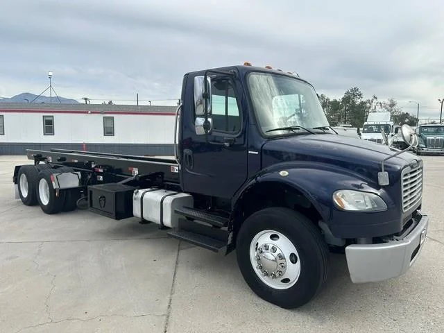 2016 Freightliner M2 106 — photo 16
