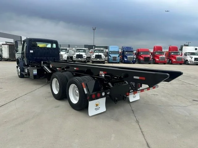2016 Freightliner M2 106 — photo 14