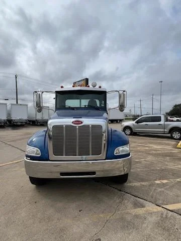 2017 Peterbilt 337 - image 3