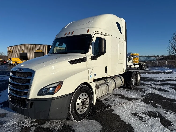 2019 Freightliner Cascadia - image 3
