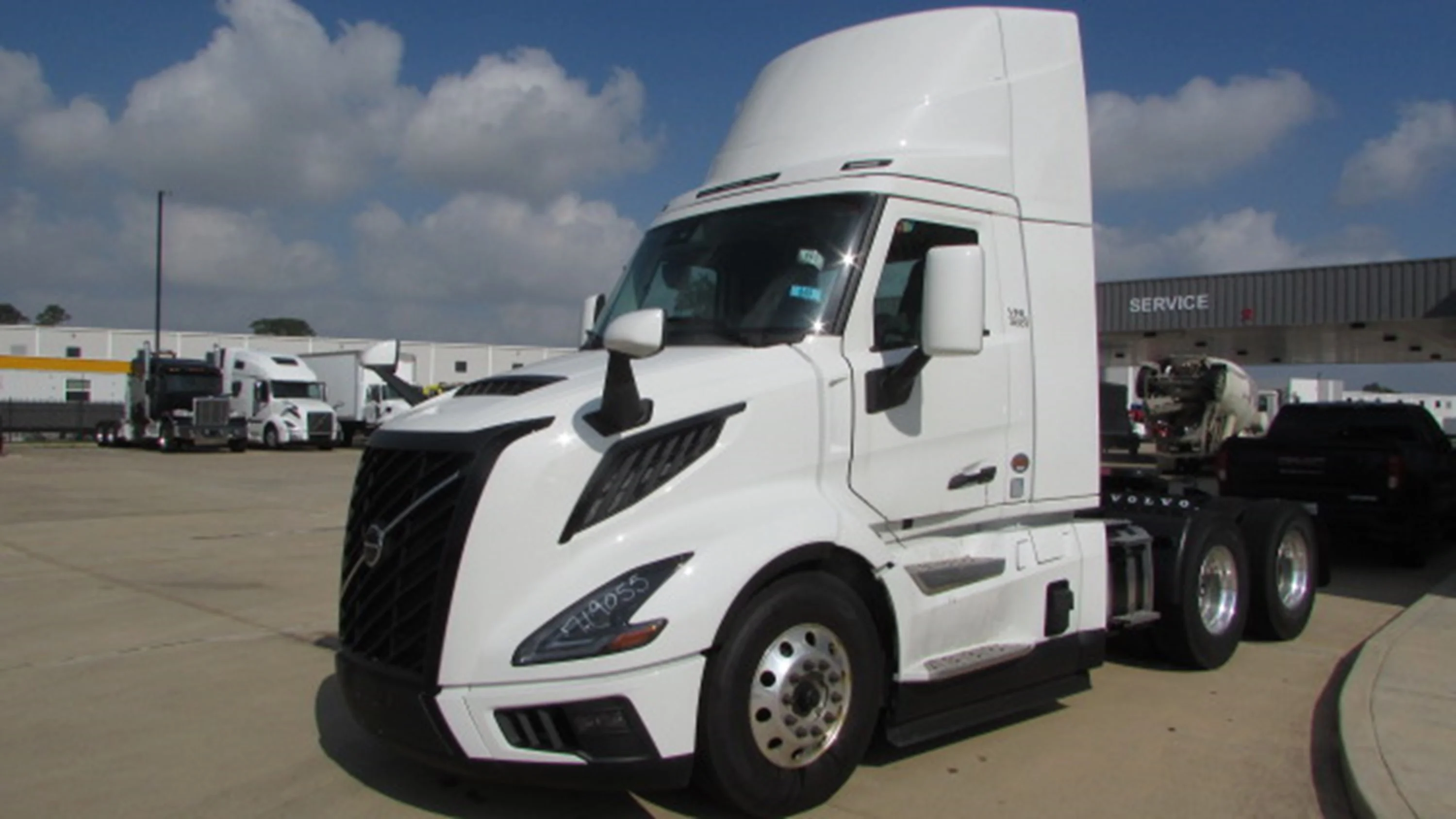 2027 Volvo VNL 300