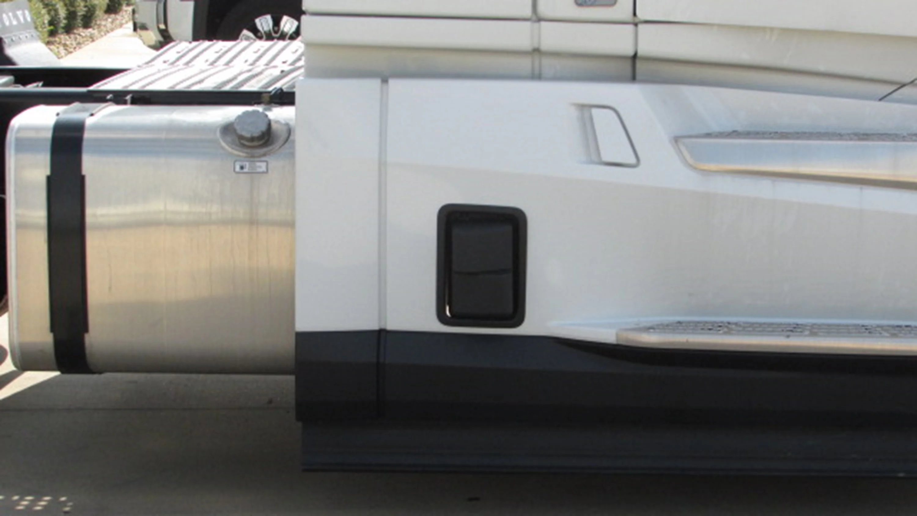 2027 Volvo VNL 300 in Houston, TX — photo 4