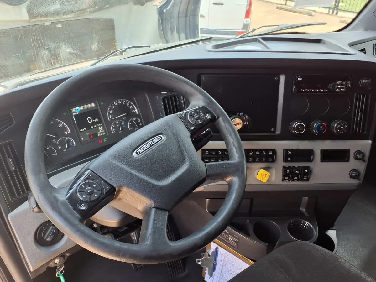 2021 Freightliner Cascadia in Dallas, TX — photo 7