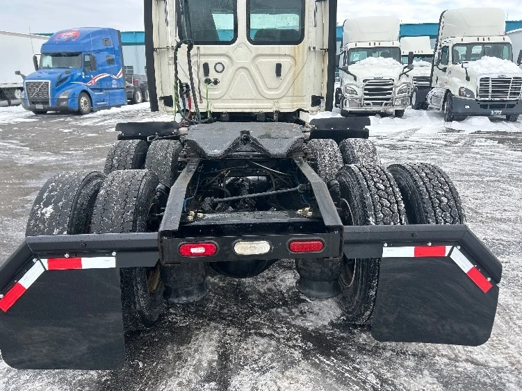 2020 Freightliner Cascadia in Obetz, OH — photo 6