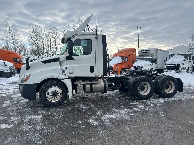 2020 Freightliner Cascadia - image 4