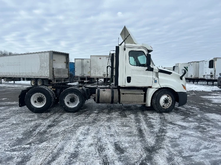 2020 Freightliner Cascadia in Obetz, OH — photo 8