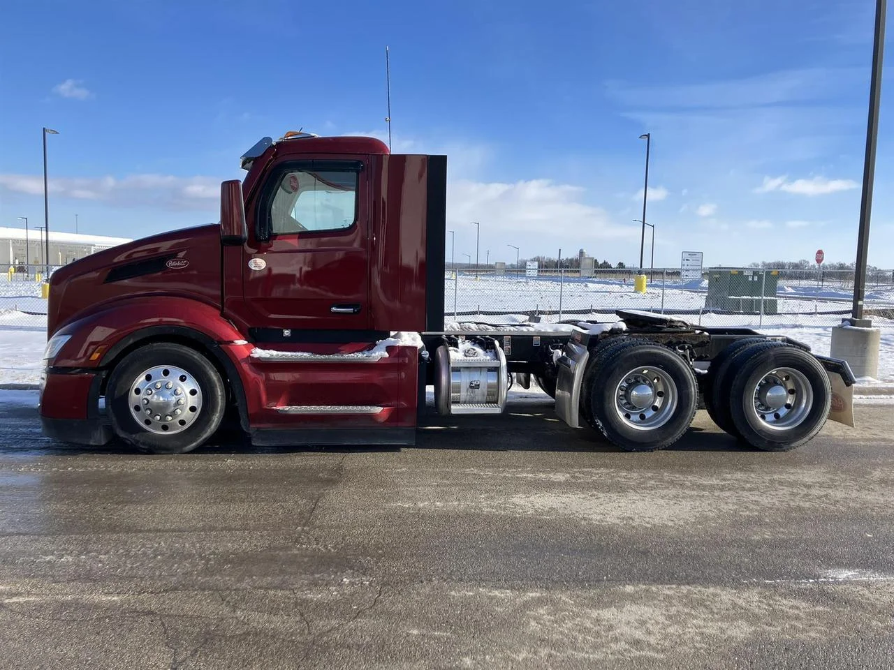 2022 Peterbilt 579 - image 3