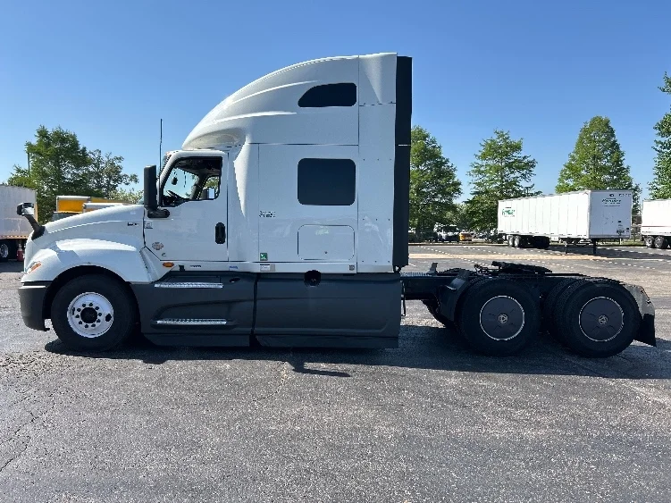 2023 International LT in Memphis, TN — photo 4