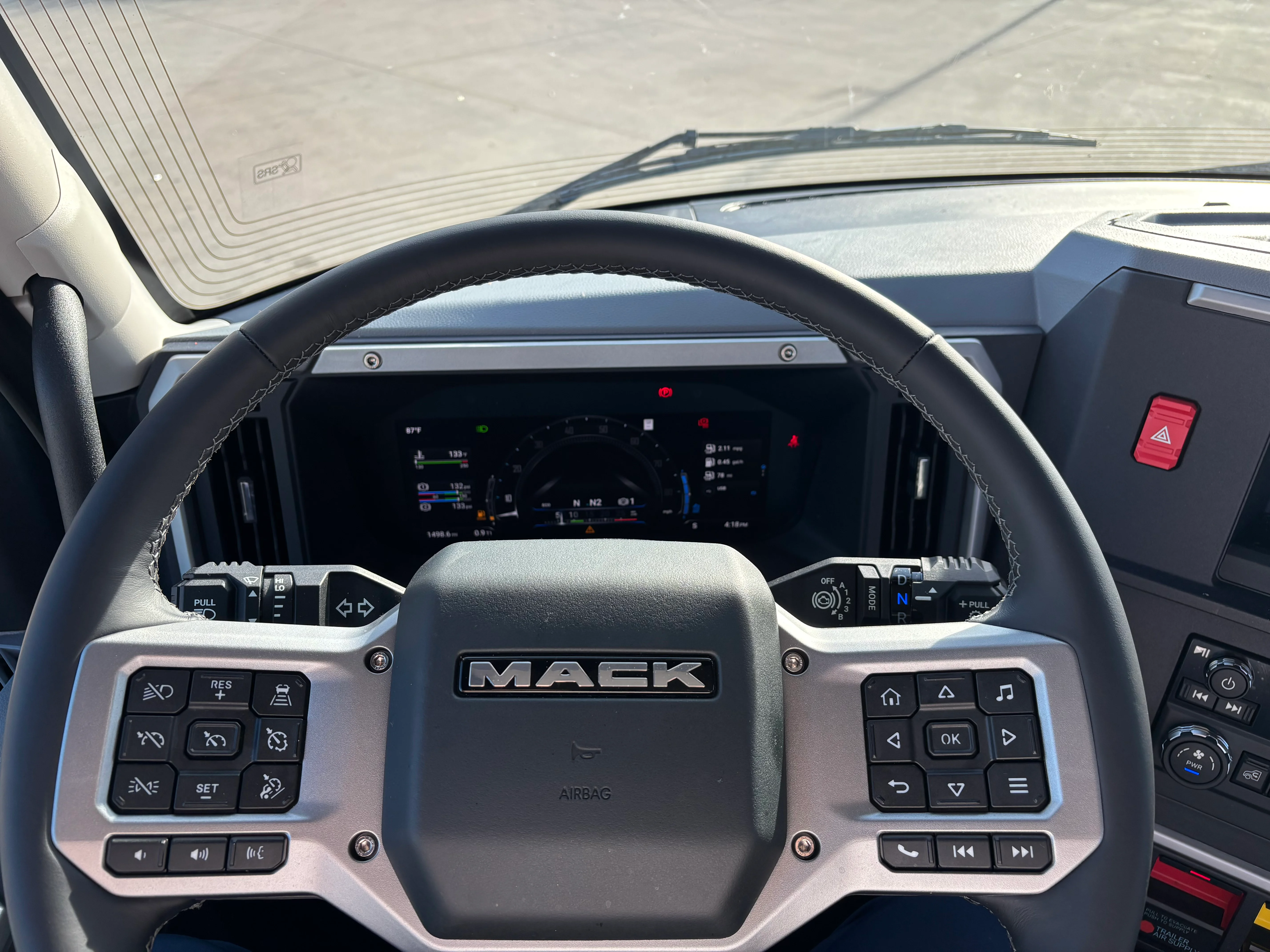 2027 Mack Anthem in TX — photo 17