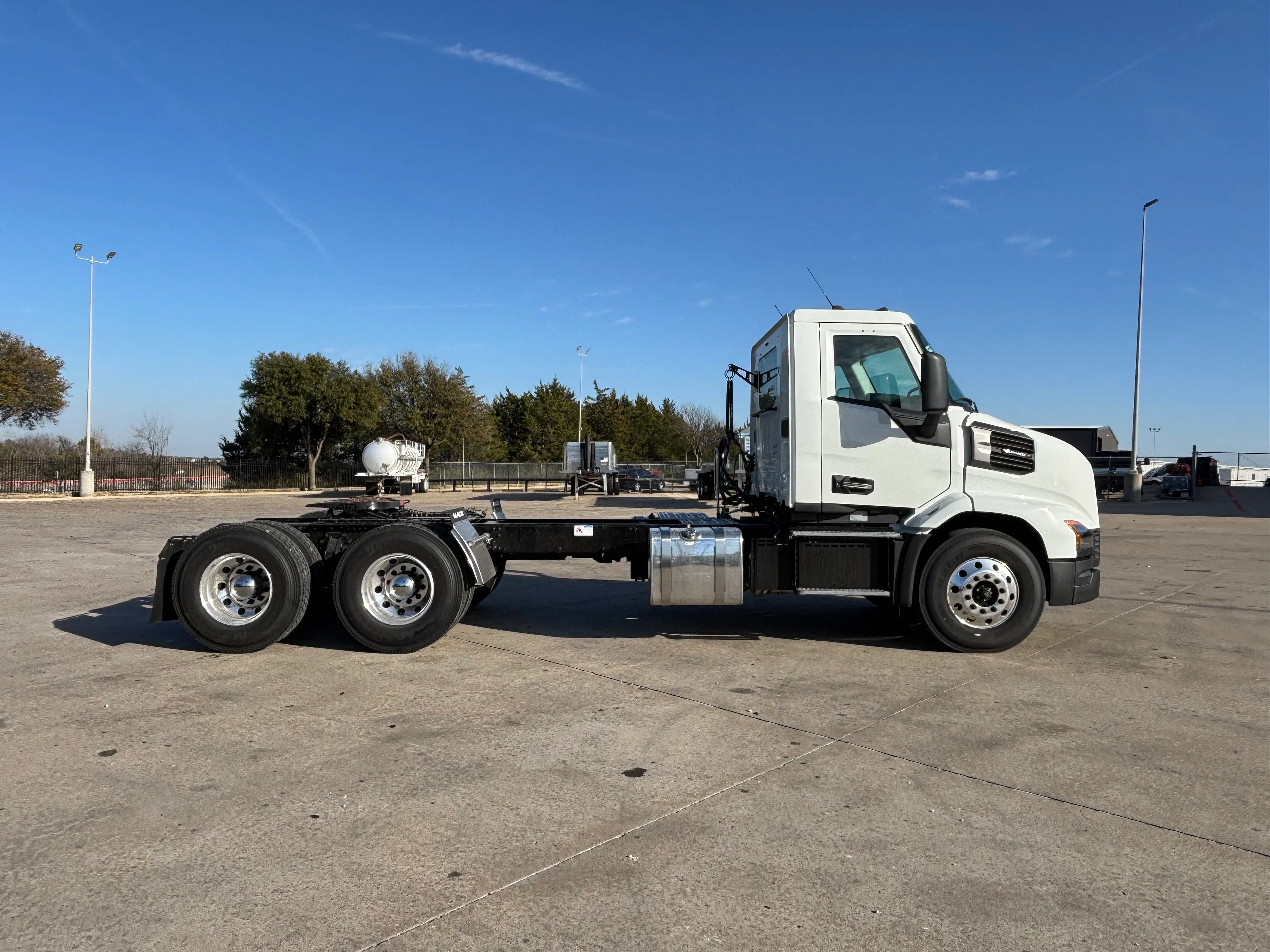 2027 Mack Anthem in TX — photo 4