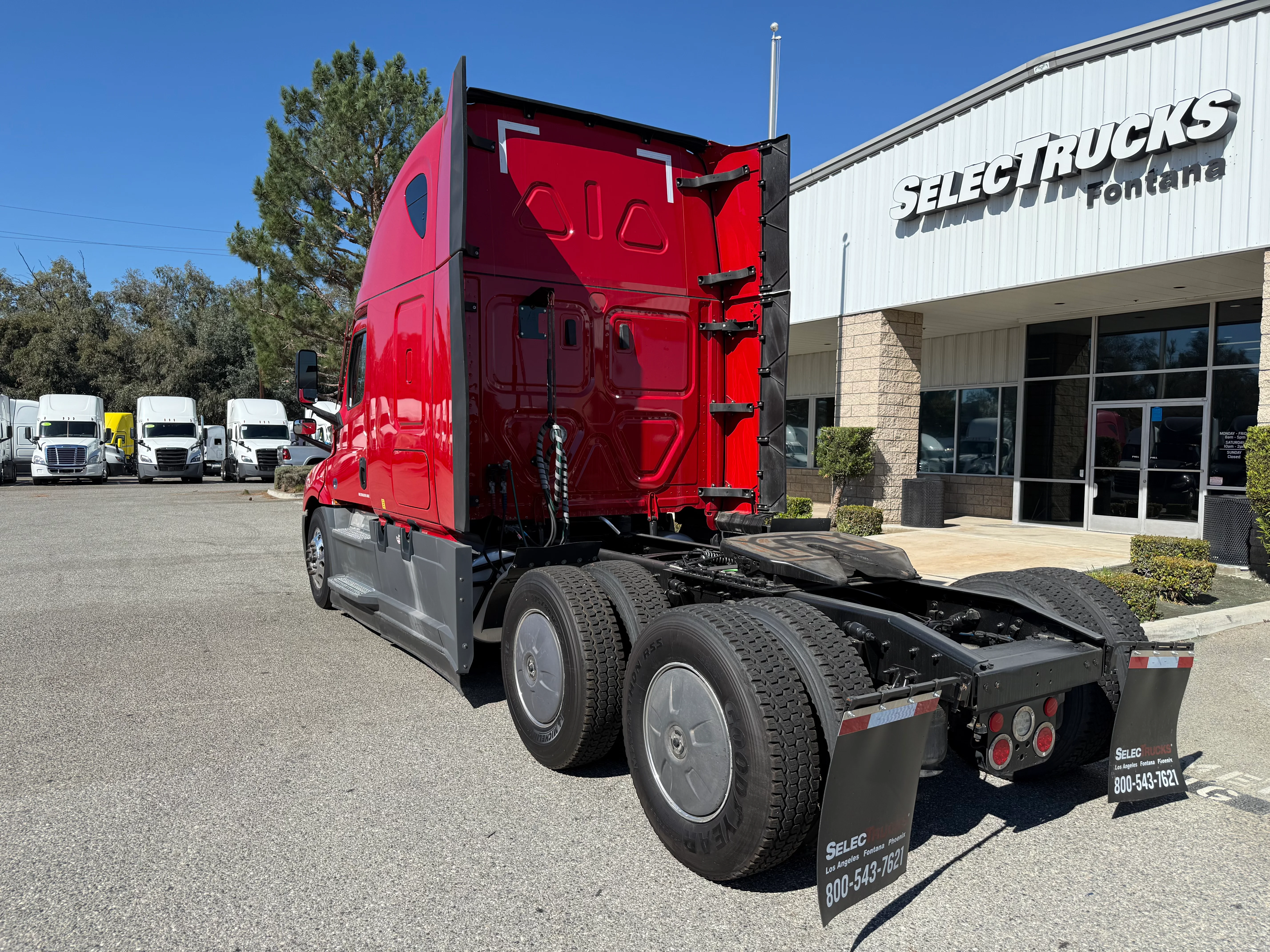 2023 Freightliner Cascadia in Selectrucks Fontana, CA — photo 4