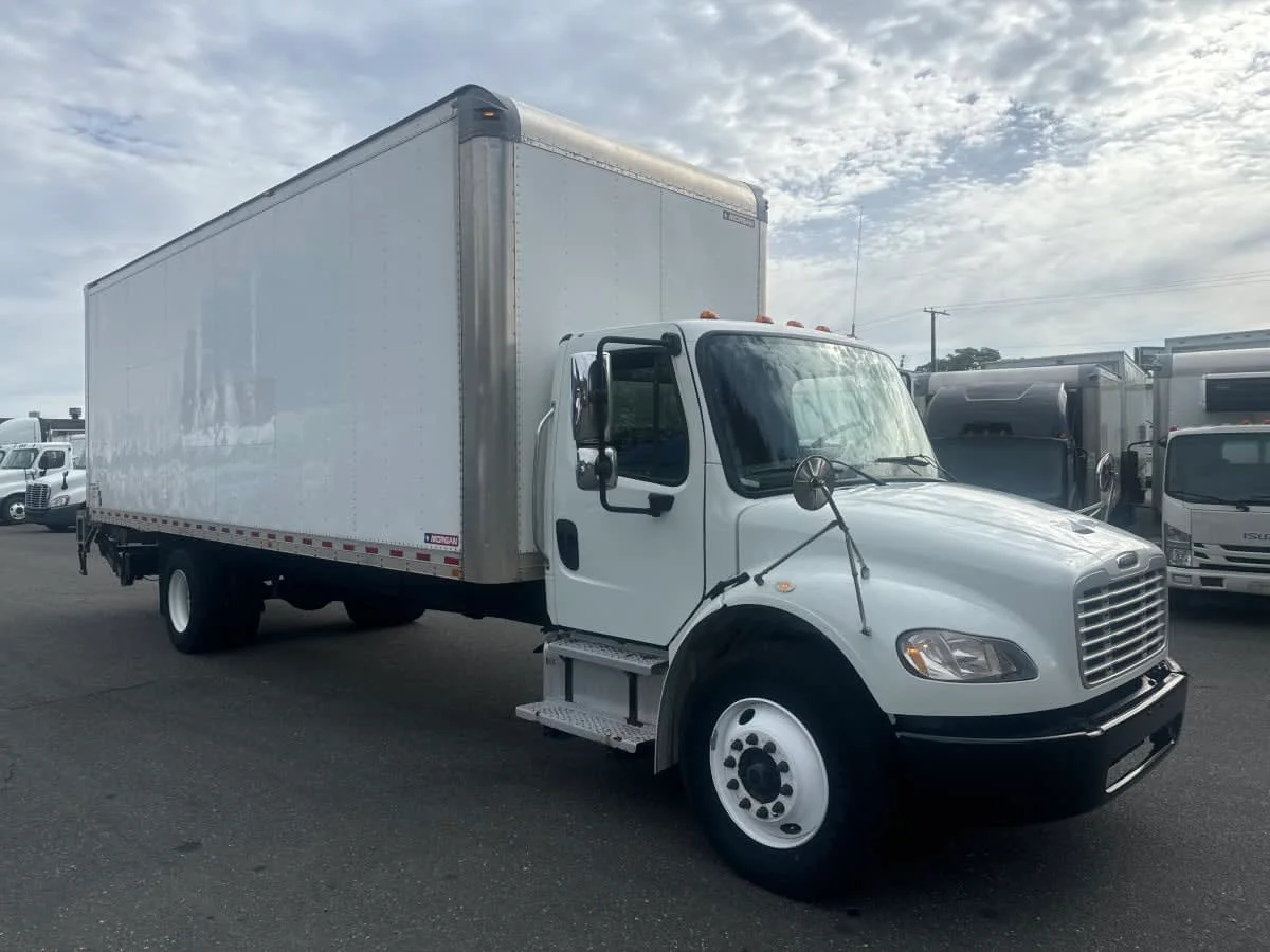 2018 Freightliner M2 106 - image 3