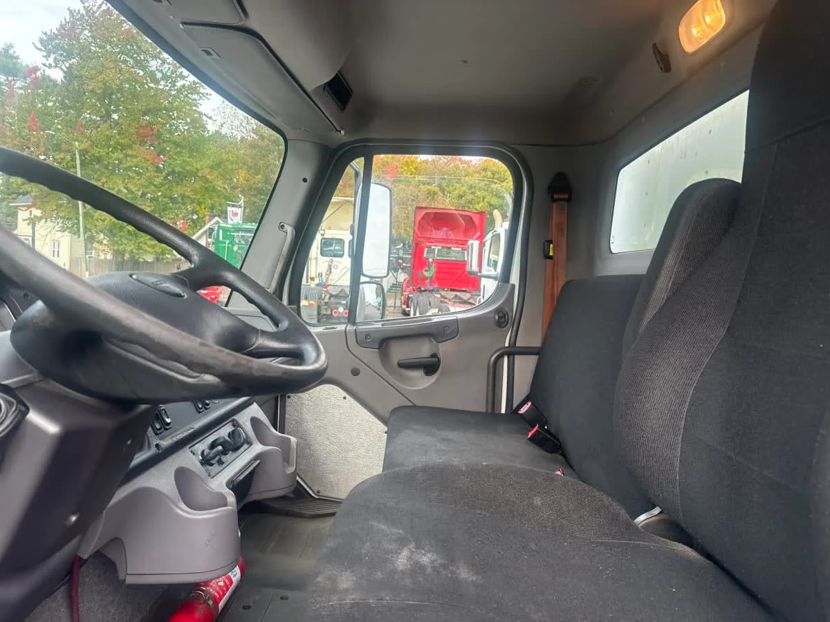 2018 Freightliner M2 106 - image 11