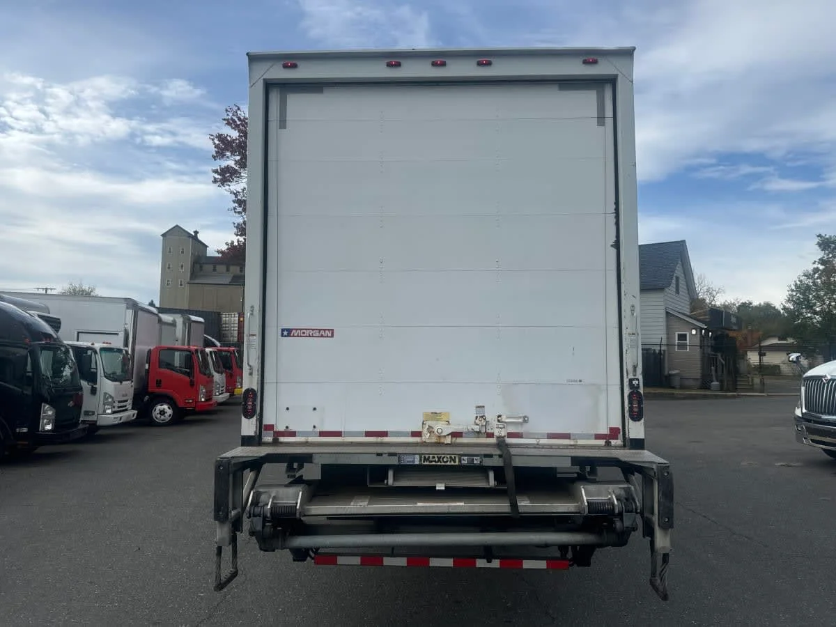 2018 Freightliner M2 106 - image 5