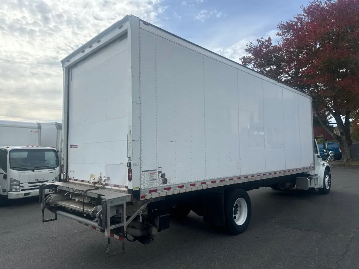 2018 Freightliner M2 106 - image 4