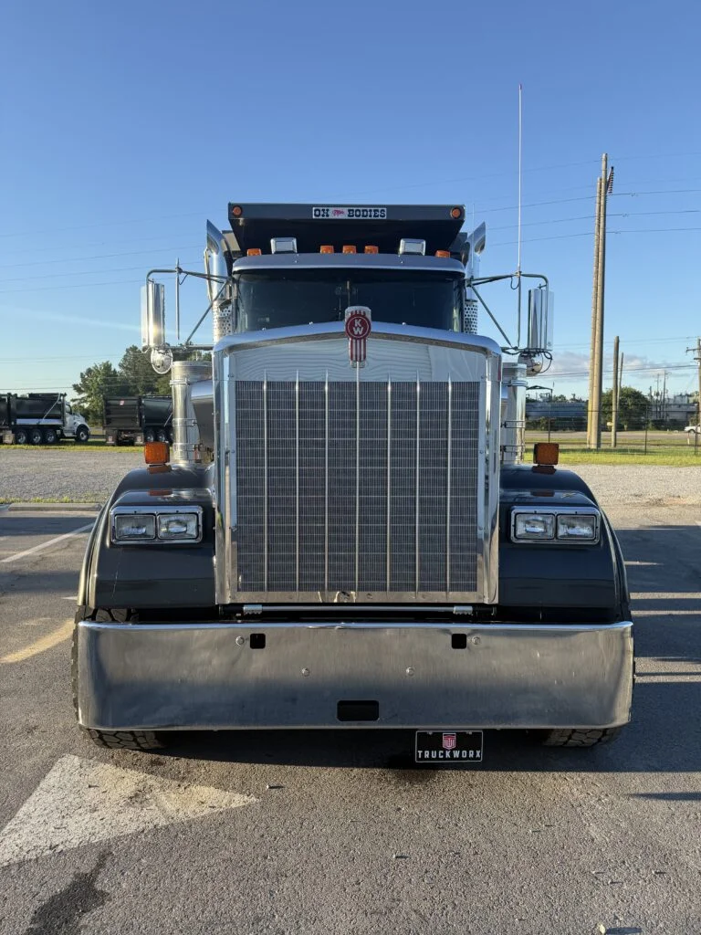 2027 Kenworth W900 in Gulfport, MS — photo 4