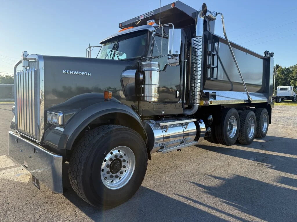 2027 Kenworth W900 in Gulfport, MS — photo 3