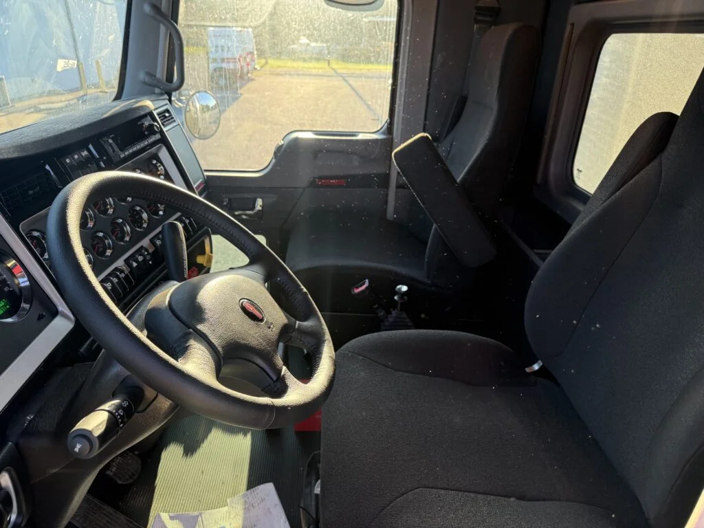 2027 Kenworth W900 in Gulfport, MS — photo 10